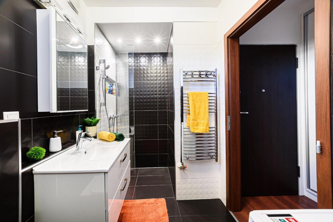 Hid19 Apartman Gyor Belvaros-Free Parking-Terrace Az Rq Vizi Elmenypark Es Gyogyfuerdonel Exterior foto